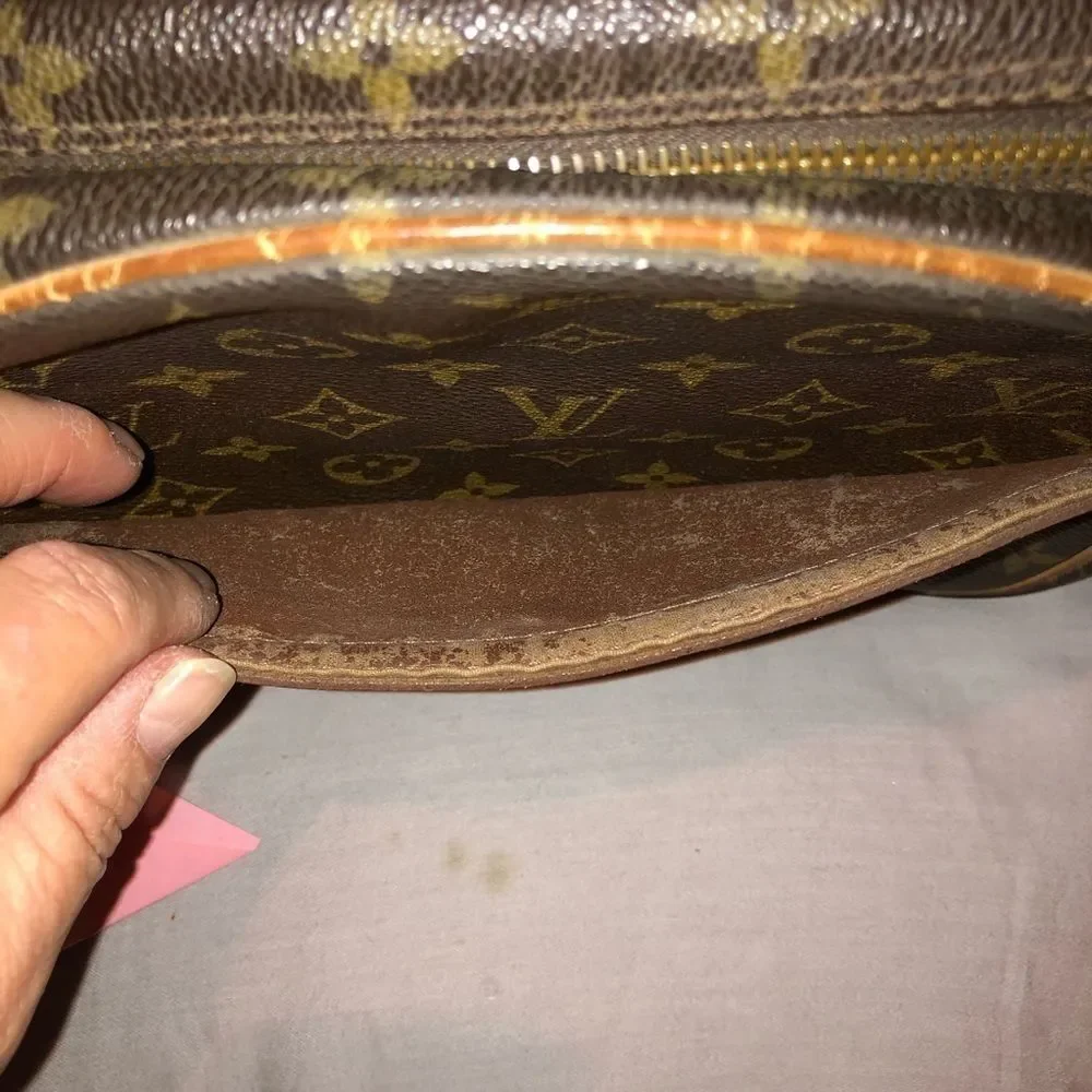 Louis Vuitton Selis GM